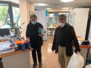 Προσφορά υλικού ατομικής προστασίας από το Δήμο Αμαρουσίου στο προσωπικό του φαρμακείου του ΕΟΠΥΥ Αμαρουσίου