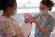 Ταϊλάνδη: so sweet ! νεογέννητα φορούν μάσκες για να προστατευτούν από τον ιό και γίνονται viral