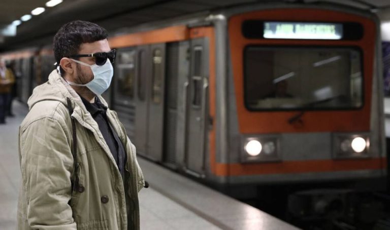 Ελλάδα: Άρση μέτρων μετά από 42 μέρες: Μάσκες, πρόστιμα και SMS – Τι ισχύει από σήμερα σε καταστήματα και ΜΜΜ