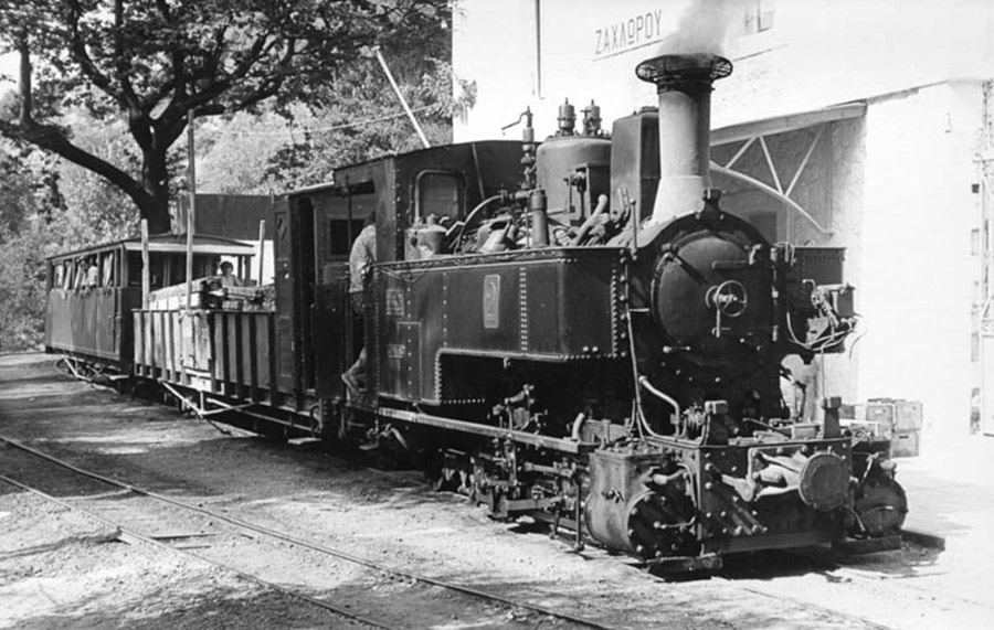 1911:  Εγκαινιάζεται ο οδοντωτός  σιδηρόδρομος των Καλαβρύτων, ο οποίος μικραίνει την απόσταση με τα αστικά κέντρα και βγάζει μια ολόκληρη περιοχή από την αφάνεια.
