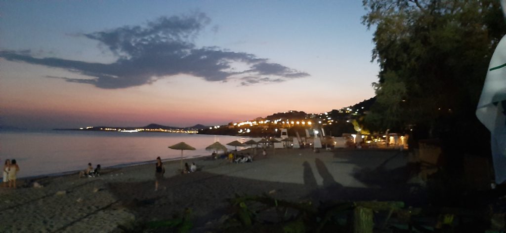 Πέντε παραλίες για μικρές αποδράσεις κοντά στο "Κλεινόν Άστυ"