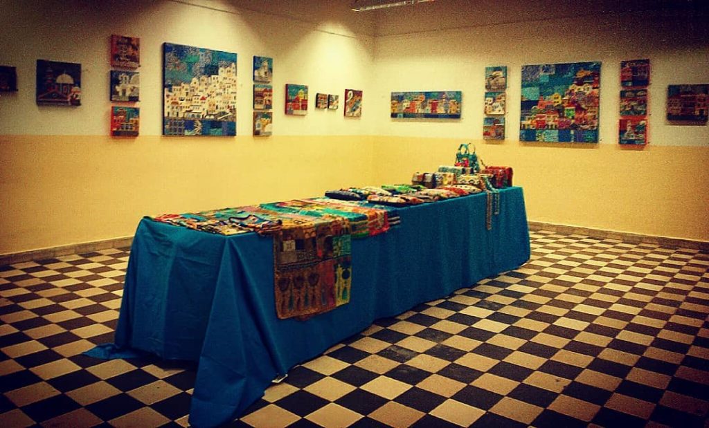 Έκθεση εικαστικών έργων Α. Κολλίντζα, "όλα πολύ-less is bore", στο νησί της Άνδρου