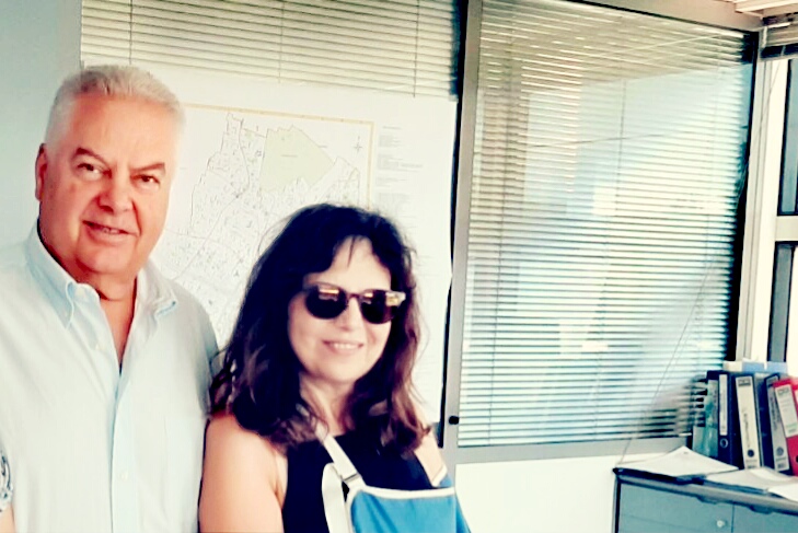 Ο κ. Στέφανος Τσιπουράκης με την κ. Ιωάννα Αμαξηλάτη κατά τη συνάντησή που είχε με το maroussi.city