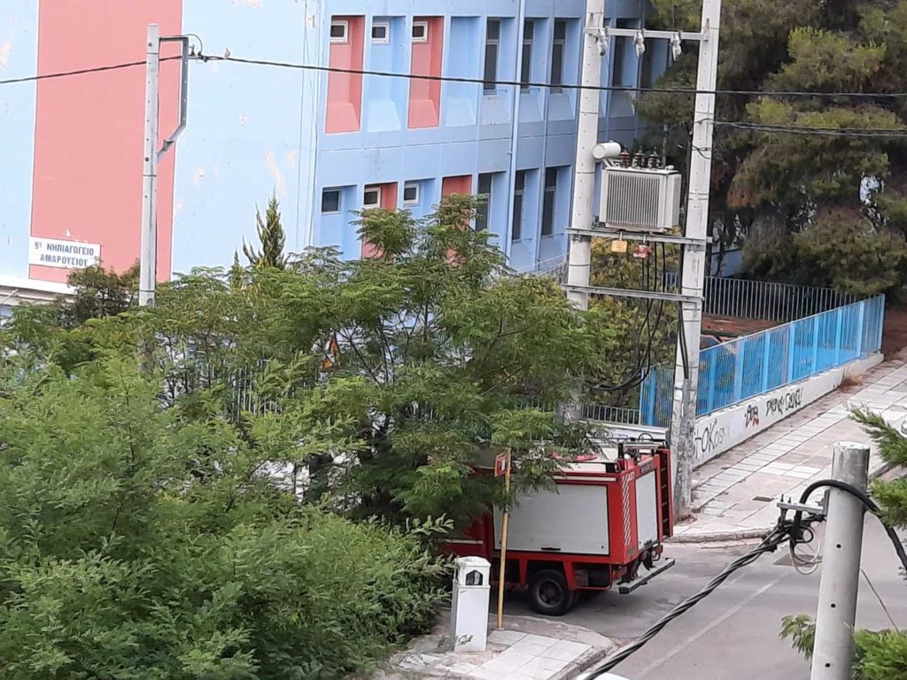 Βανδαλισμοί και φωτιά από εξωσχολικούς στο 9ο Νηπιαγωγείο Αμαρουσίου (video)