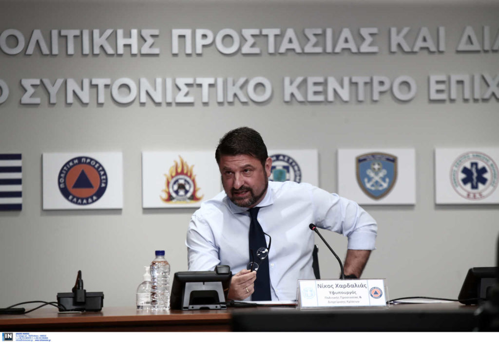 Χαρδαλιάς: υποχρεωτική από αύριο 29 Ιουλίου η χρήση μάσκας σχεδόν σε όλους του κλειστούς χώρους !