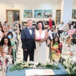 O γάμος του Τόμυ Σχινά και της Δώρας Αλεξανδροπούλου στο Δημαρχείο Αμαρουσίου