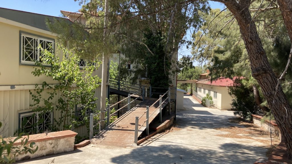 Εντάχθηκε στο Πρόγραμμα Δημοσίων Επενδύσεων η αρχική δαπάνη ύψους 254.000 Ευρώ για τη διαμόρφωση των αιθουσών της προσχολικής εκπαίδευσης στην πτέρυγα Μπόμπολα. Με γοργούς ρυθμούς και καλό συντονισμό προχωρά το σχέδιο καθολικής εφαρμογής της προσχολικής αγωγής στο Δήμο Πεντέλης
