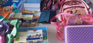 Ο Δήμος Αμαρουσίου σε συνεργασία με τη δράση του ΣΚΑΪ "Όλοι Μαζί Μπορούμε" συγκέντρωσαν στον ΗΣΑΠ στο Μαρούσι σχολικό υλικό για τα παιδιά των ευπαθών ομάδων.
