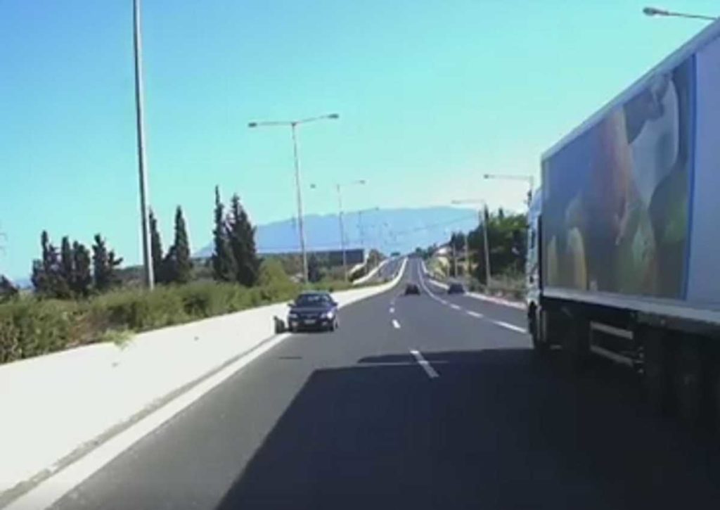 Εθνική Οδός: Οδηγούσε ανάποδα και πίστευε ότι οι υπόλοιποι πηγαίνουν λάθος! Απίστευτες σκηνές στην κάμερα (Βίντεο)