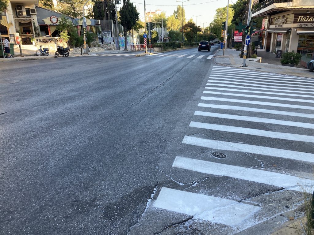 Διαγραμμίσεις σε κεντρικές διασταυρώσεις και διαβάσεις της πόλης με προτεραιότητα τα Σχολεία