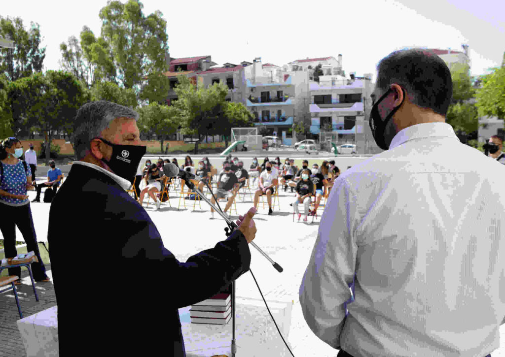 Στον Αγιασμό του 2ου Γυμνασίου Αλίμου και της Λεοντείου Σχολής στην Αθήνα 3 Στον Αγιασμό του 2ου Γυμνασίου Αλίμου και της Λεοντείου Σχολής στην Αθήνα
