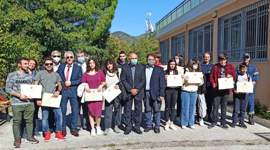 Μαθητικά βραβεία σε εισαχθέντες στα ΑΕΙ, στους πρώτους όλων των τάξεων και τους αριστούχους μαθητές και μαθήτριες της ακριτικής Σταυρούπολης Ξάνθης από τον δημοσιογράφο και συγγραφέα Τάσο Κοντογιαννίδη