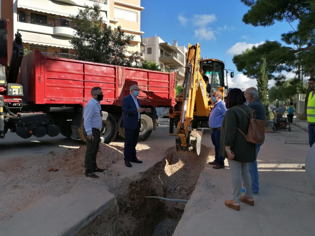 Αυτοψία του Δημάρχου Αμαρουσίου Θεόδωρου Αμπατζόγλου στα αντιπλημμυρικά έργα της περιοχής του Αγίου Θωμά.