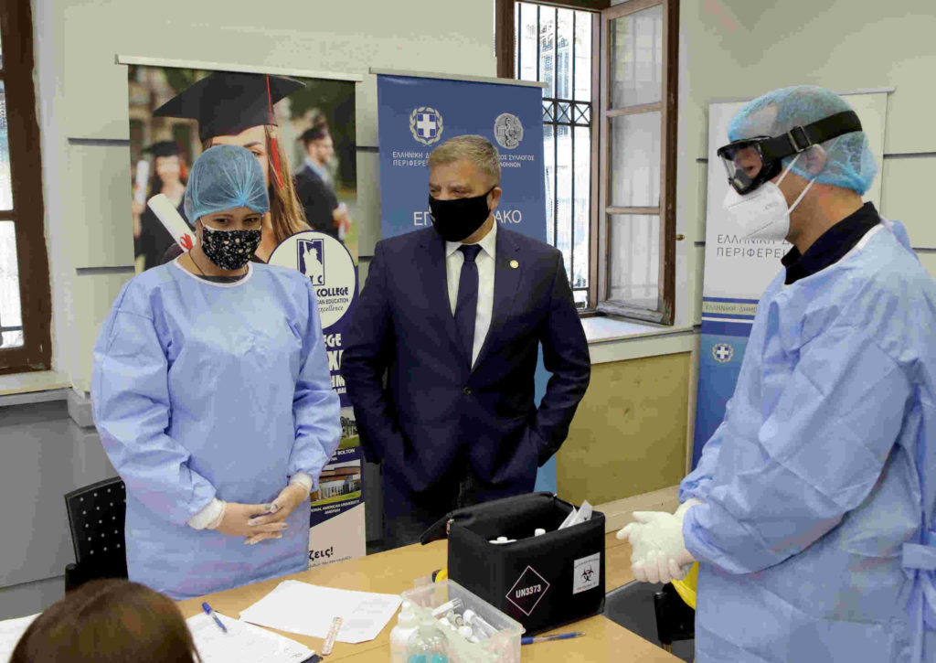 Συνεχίζονται τα προληπτικά τεστ για Covid-19 σε δομές εκπαίδευσης και υγείας