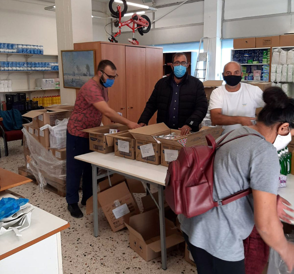 Επιτυχής η διανομή -ειδών καθαρισμού και προσωπικής υγιεινής- από το Δήμο Αμαρουσίου στις ευπαθείς κοινωνικές ομάδες της πόλης 5 Επιτυχής η διανομή -ειδών καθαρισμού και προσωπικής υγιεινής- από το Δήμο Αμαρουσίου στις ευπαθείς κοινωνικές ομάδες της πόλης