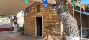 Γιορτάζουν οι Άγιοι Ασώματοι-Ταξιάρχες Αμαρουσίου, το μικρό εκκλησάκι που βρίσκεται στην είσοδο της Λεωφόρου Κηφισίας στην άνοδο από Αθήνα