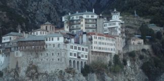 Η μοναστική κοινότητα του Αγίου Όρους θα κλείσει τις πόρτες της στους επισκέπτες μέχρι το τέλος του μήνα