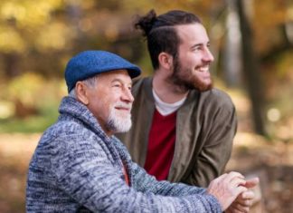 “Κάθισε λιγότερο, περπάτα περισσότερο”: Η απόλυτη συμβουλή των ειδικών για την πρόληψη των καρδιαγγειακών νόσων