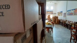 Με πρωτοβουλία του Α΄αναπληρωτή Δημάρχου Στέφανου Τσιπουράκη, η δωρεά τροφίμων, στο Πνευματικό Κέντρο του Ναού Κοιμήσεως Θεοτόκου, για τις ευπαθείς ομάδες