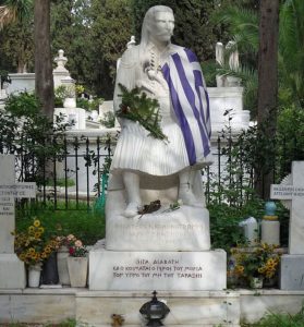 Ο τάφος με τον ανδριάντα του στο Α΄ Κοιμητήριο Αθηνών με την επιγραφή: « Σιγά διαβάτη, εδώ κοιμάται ο Γέρος του Μωριά, τον ύπνο του μην του ταράξεις»