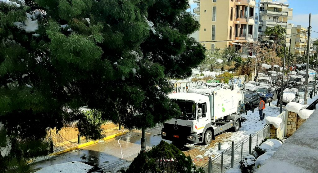 Αδιάκοπες οι προσπάθειες του Δήμου Αμαρουσίου για την απομάκρυνση των πεσμένων δέντρων