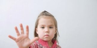 Πώς θα ενημερώσουμε οι γονείς και πώς θα προφυλάξουμε τα παιδιά μας από τη σεξουαλική κακοποίηση!