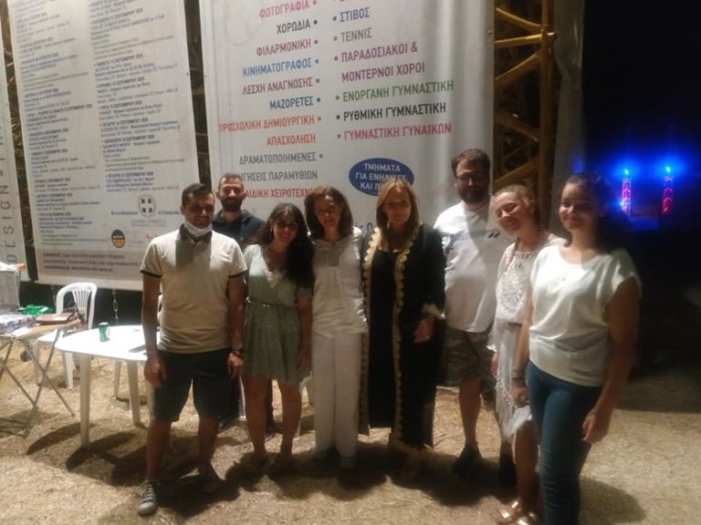 Σε συνεργασία με την Περιφέρεια Αττικής πραγματοποιήθηκε σήμερα η παράσταση «Όνειρο ήτανε, μα δεν το λησμονήσαμε» προκειμένου να ενισχυθεί με τρόφιμα το Κοινωνικό Παντοπωλείο του Δήμου.