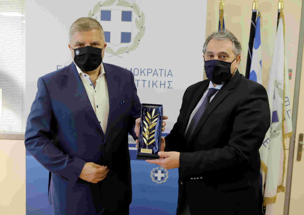 Συνάντηση με τον Πρόεδρο του Εμπορικού και Βιομηχανικού Επιμελητηρίου Πειραιά Β. Κορκίδη 5 Συνάντηση με τον Πρόεδρο του Εμπορικού και Βιομηχανικού Επιμελητηρίου Πειραιά Β. Κορκίδη