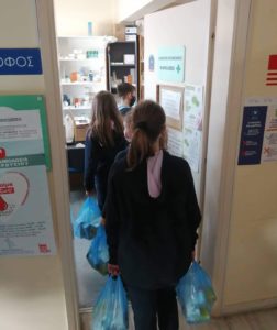 Δωρεά παιδικών φαρμάκων από τους μαθητές της Ελληνοαγγλικής Αγωγής για τις ανάγκες του Κοινωνικού Φαρμακείου του Δήμου Αμαρουσίου