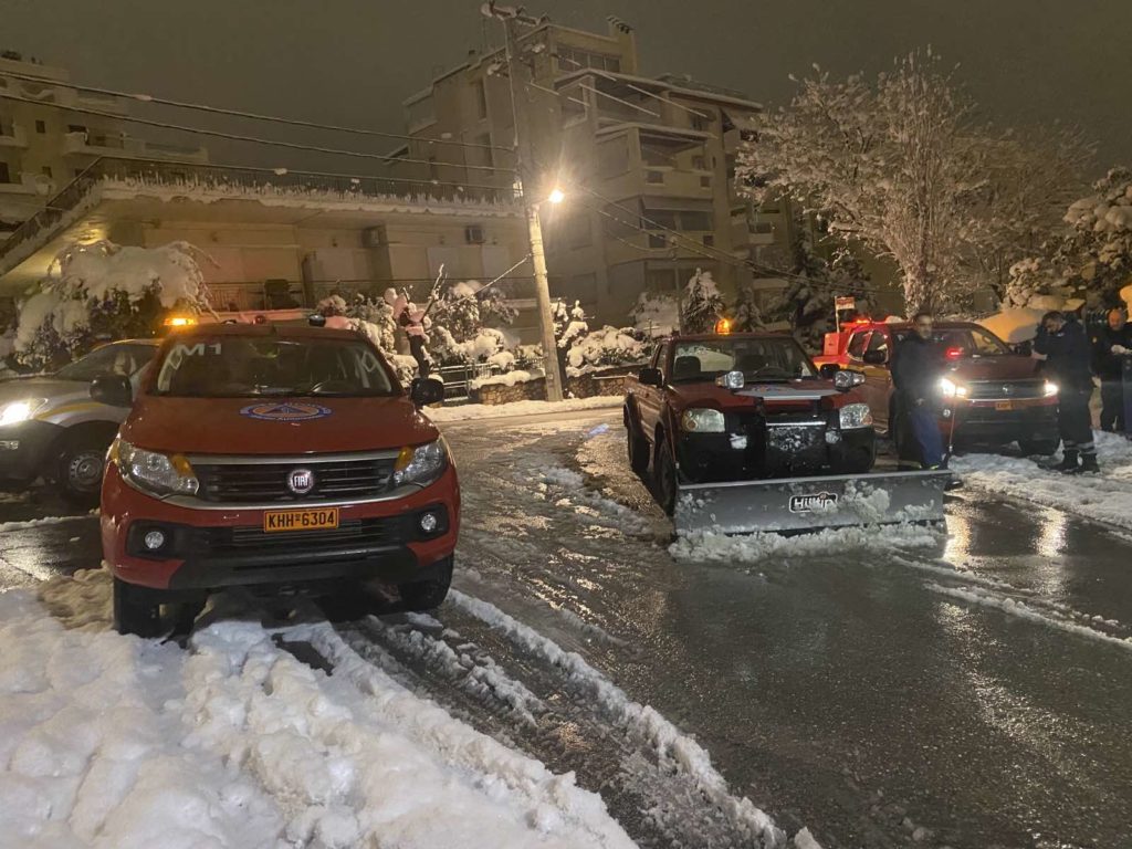 Για 3ο συνεχόμενο 24ωρο συνεχίζεται η νυχθημερόν μάχη των υπηρεσιών του Δήμου Αμαρουσίου για την αποκατάσταση των προβλημάτων που δημιούργησε η «Μήδεια»