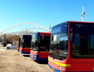 Ο Δήμαρχος Αμαρουσίου Θ. Αμπατζόγλου παρουσίασε στους εκπροσώπους των ΜΜΕ τα 3 νέα λεωφορεία της Δημοτικής Συγκοινωνίας