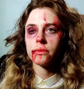 Τα θαύματα του μακιγιάζ: Πώς μία make up artist "κακοποίησε" το πρόσωπο της Σοφούλας στις "Άγριες Μέλισσες!"
