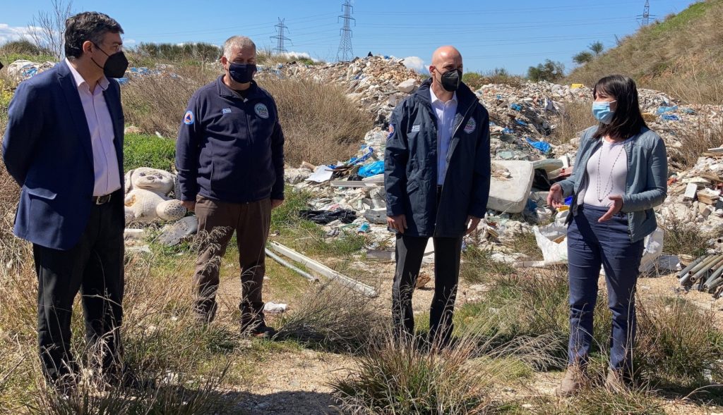Απομακρύνονται τα μπάζα από το Πεντελικό. Δήμητρα Κεχαγιά: προχωρούμε συντονισμένα στις δράσεις προστασίας του περιβάλλοντος και του Πεντελικού 3 Απομακρύνονται τα μπάζα από το Πεντελικό. Δήμητρα Κεχαγιά: προχωρούμε συντονισμένα στις δράσεις προστασίας του περιβάλλοντος και του Πεντελικού