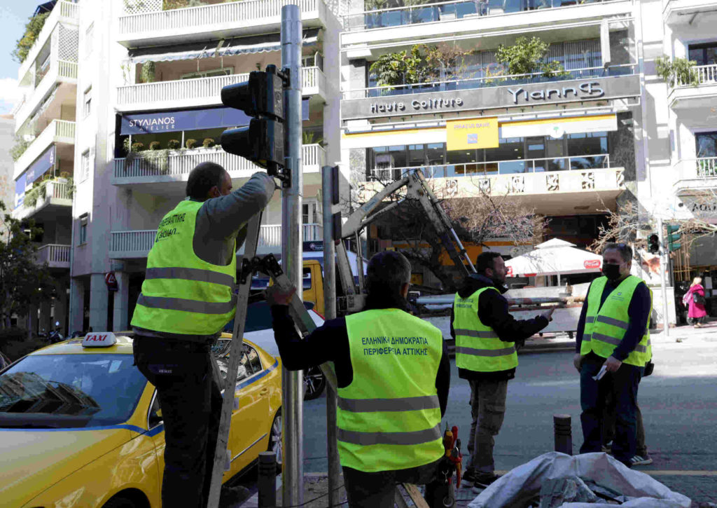 Επίβλεψη των εργασιών εκσυγχρονισμού της φωτεινής σηματοδότησης στην πλατεία Κολωνακίου