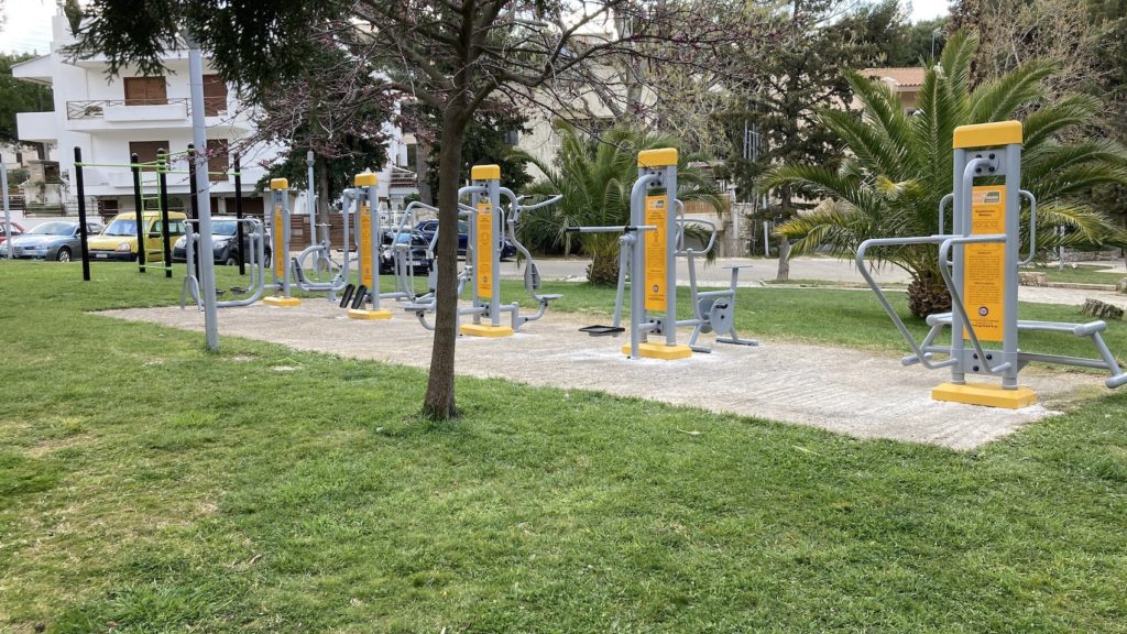 Ένα ακόμη υπαίθριο γυμναστήριο δημιουργήθηκε στη Νέα Πεντέλη στην Πλατεία Αγίου Σύλλα