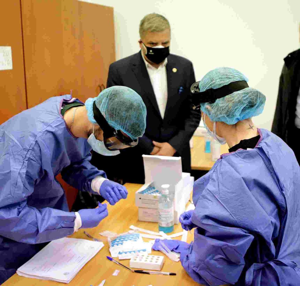 Στα 3.746 ανέρχονται τα rapid test που διενεργήθηκαν από την Παρασκευή 12/3/2021 έως χθες 19/3/2021 σε πολίτες της Αττικής 3 Στα 3.746 ανέρχονται τα rapid test που διενεργήθηκαν από την Παρασκευή 12/3/2021 έως χθες 19/3/2021 σε πολίτες της Αττικής