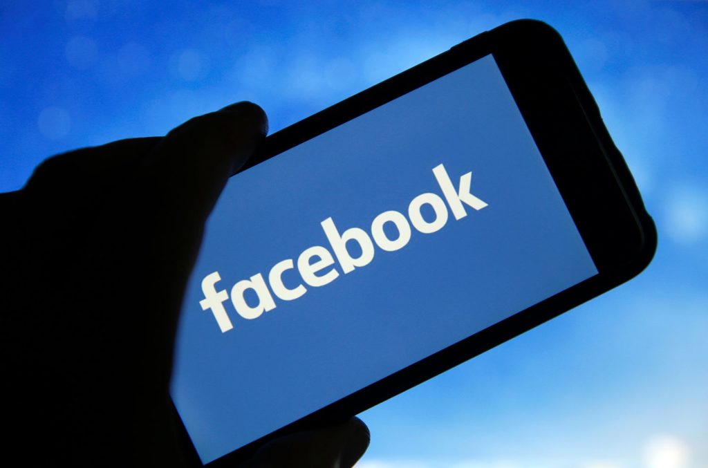 "ΕΣΥ ΕΙΣΑΙ ΣΤΟ ΒΙΝΤΕΟ"...? Facebook: Νέος ιός μέσω Messenger - Τι να κάνετε εάν σας τον στείλουν