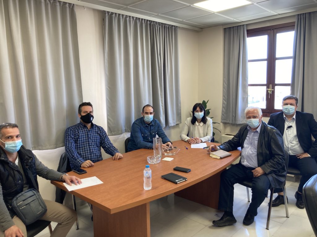 Από 1η Μαΐου ξεκινούν περιπολίες πέντε οχήματα security. Η Δήμαρχος Πεντέλης Δήμητρα Κεχαγιά και ο Διοικητής του Τμήματος Ασφαλείας Πεντέλης συζητούν τις τελευταίες λεπτομέρειες συνεργασίας 3 Από 1η Μαΐου ξεκινούν περιπολίες πέντε οχήματα security. Η Δήμαρχος Πεντέλης Δήμητρα Κεχαγιά και ο Διοικητής του Τμήματος Ασφαλείας Πεντέλης συζητούν τις τελευταίες λεπτομέρειες συνεργασίας