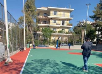 Συνεχίζονται οι εργασίες ανακατασκευής του ανοιχτού γηπέδου καλαθοσφαίρισης στην Κάτω Πεύκη