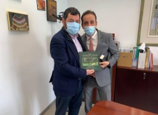 Την ιστορική έκδοση του Δήμου παρέδωσε στον Πρόεδρο της ΠΕΔ Αττικής Γιώργο Μαρκόπουλο ο Δήμαρχος