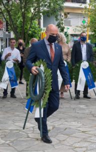 Ο κ. Μανόλης Ιωαννίδης, Αντιδήμαρχος του Δήμου Αμπελοκήπων-Μενεμένης Θεσσαλονίκης στην κατάθεση στεφάνου για την Επέτειο μνήμης