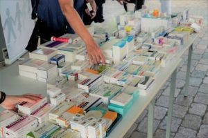 Μεγάλη η συμμετοχή των πολιτών στο κάλεσμα του Δήμου Αμαρουσίου σε συνεργασία με την πρωτοβουλία «ΟΛΟΙ ΜΑΖΙ ΜΠΟΡΟΥΜΕ και στην ΥΓΕΙΑ» του ΣΚΑΪ, για τη συγκέντρωση φαρμάκων και υγειονομικού υλικού