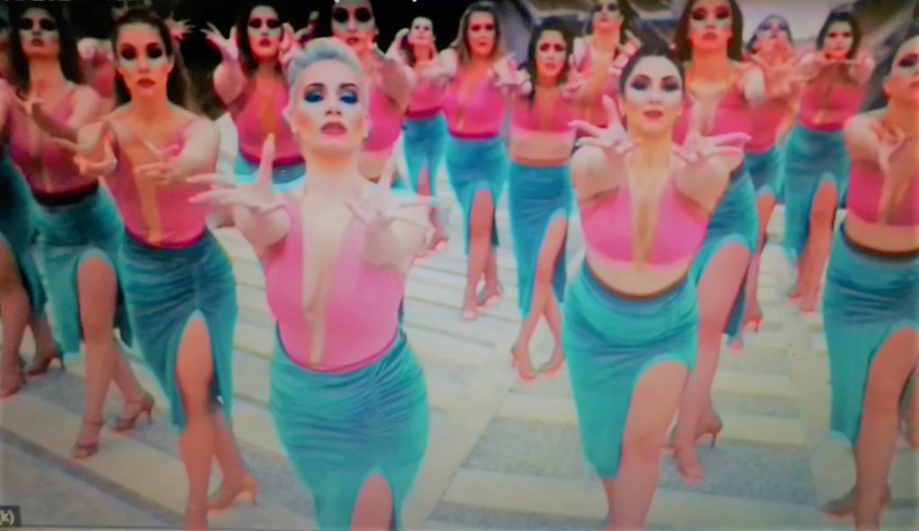 Ginga Flashmob : Χορεύω, Προσφέρω..Είμαι ΓΥΝΑΙΚΑ! (video) 4 Ginga Flashmob : Χορεύω, Προσφέρω..Είμαι ΓΥΝΑΙΚΑ! (video)