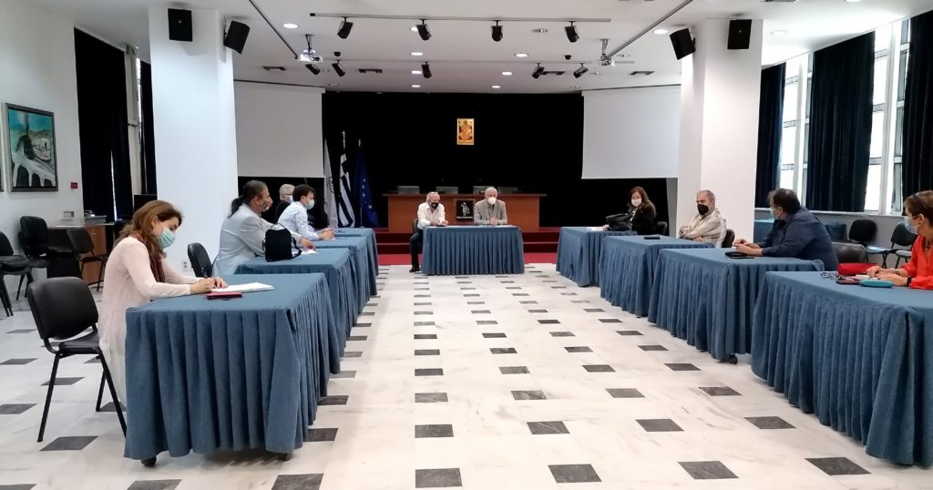 Παρουσία του Δημάρχου Αμαρουσίου Θ. Αμπατζόγλου η συνάντηση εργασίας στο Δημαρχείο για τη μετεγκατάσταση του 6ου Λυκείου 4 Παρουσία του Δημάρχου Αμαρουσίου Θ. Αμπατζόγλου η συνάντηση εργασίας στο Δημαρχείο για τη μετεγκατάσταση του 6ου Λυκείου