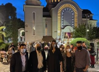 Στους Αγίους Αποστόλους για την ακολουθία του Επιταφίου Θρήνου ο Δήμαρχος