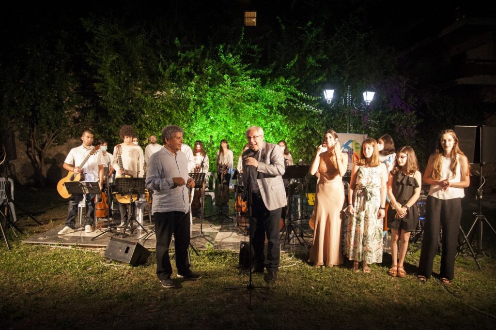 Έπεσε η αυλαία του 3ημερου Μουσικών Εκδηλώσεων στη Βορέειο Βιβλιοθήκη, με την Ορχήστρα Κιθαριστών από το Δημοτικό Ωδείο Αμαρουσίου 4 Έπεσε η αυλαία του 3ημερου Μουσικών Εκδηλώσεων στη Βορέειο Βιβλιοθήκη, με την Ορχήστρα Κιθαριστών από το Δημοτικό Ωδείο Αμαρουσίου