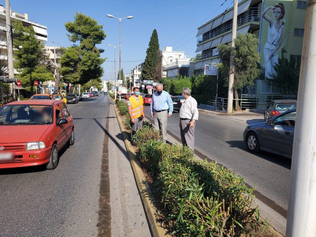Αυτοψία του Δημάρχου Αμαρουσίου Θ. Αμπατζόγλου στις εργασίες καθαρισμού διαζώματος επί της οδού Πεντέλης
