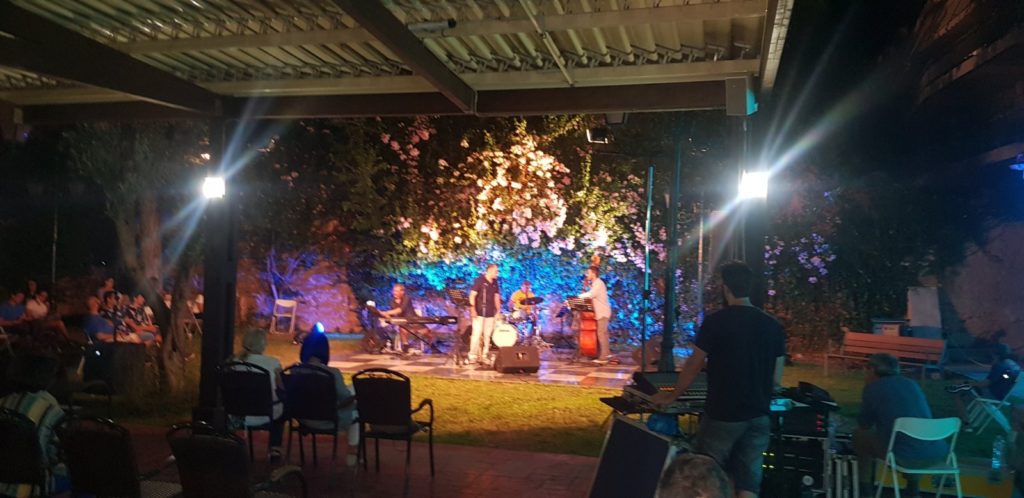 Εντυπωσίασε η Συναυλία jazz με τους Louis Armstrong Tribute Band στον κήπο της Βορέειου Βιβλιοθήκης
