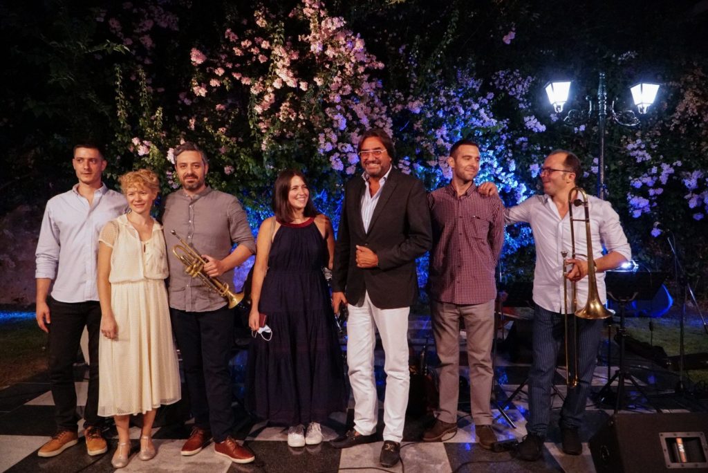 Η ατμοσφαιρική μουσική συναυλία των «Jeepers Creepers» στον κήπο της Βορέειου Βιβλιοθήκης Αμαρουσίου