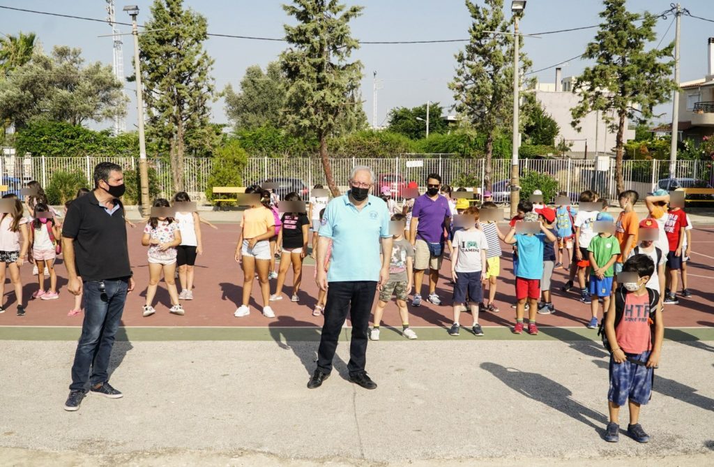 Ο Δήμαρχος Αμαρουσίου Θ. Αμπατζόγλου με τα παιδιά του Αθλητικού & Πολιτιστικού Camp
